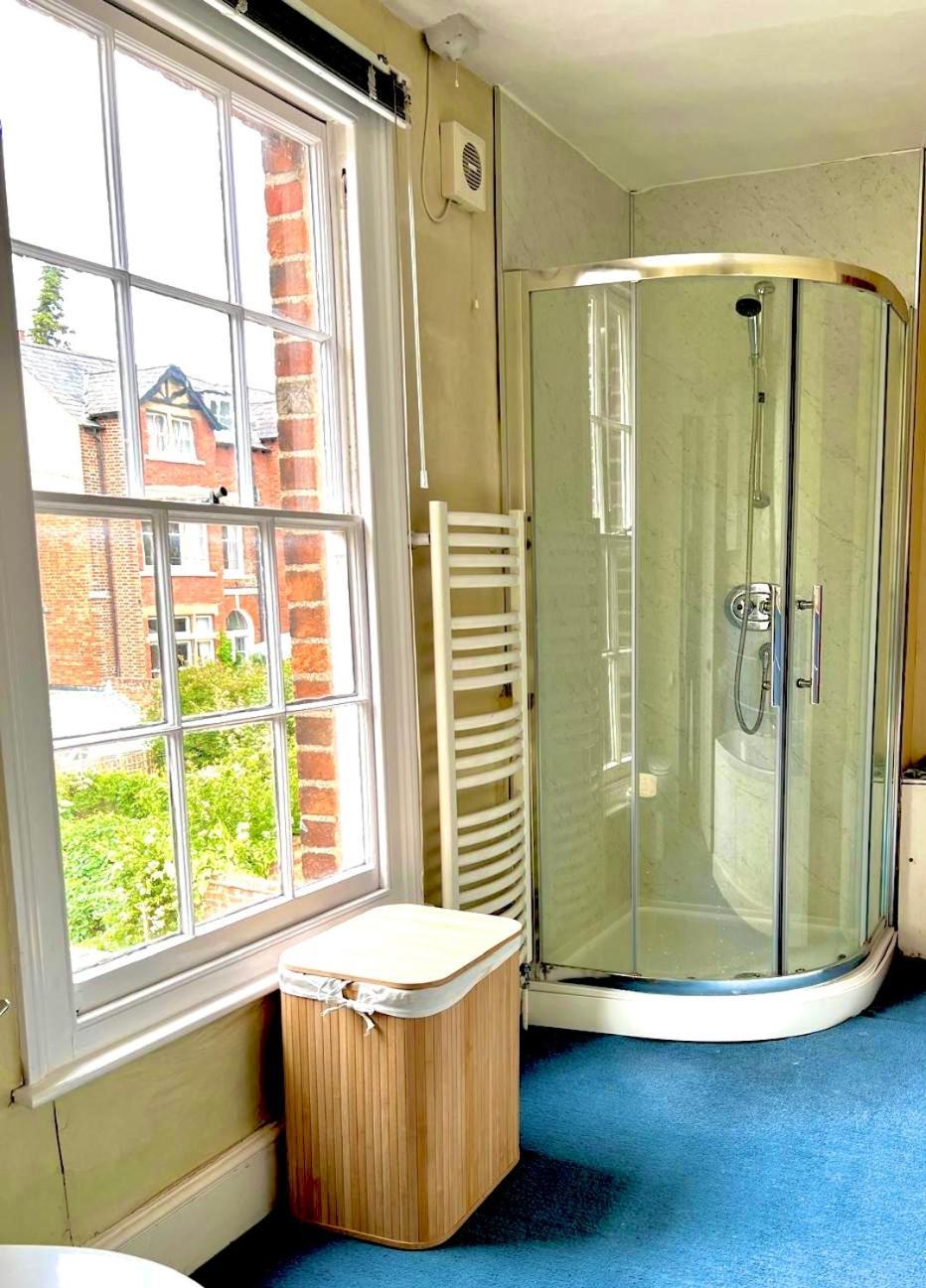 Historic Manor House Sleeps 10, Free Parking