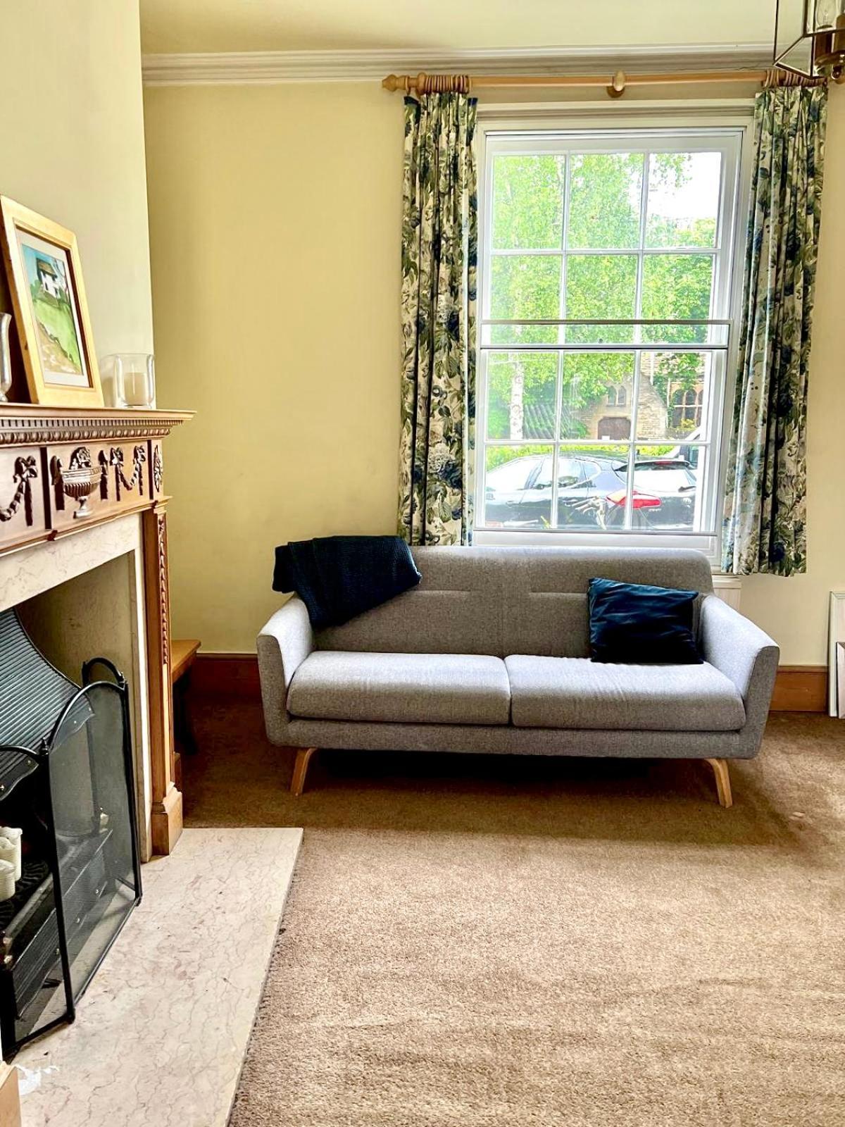 Historic Manor House Sleeps 10, Free Parking *