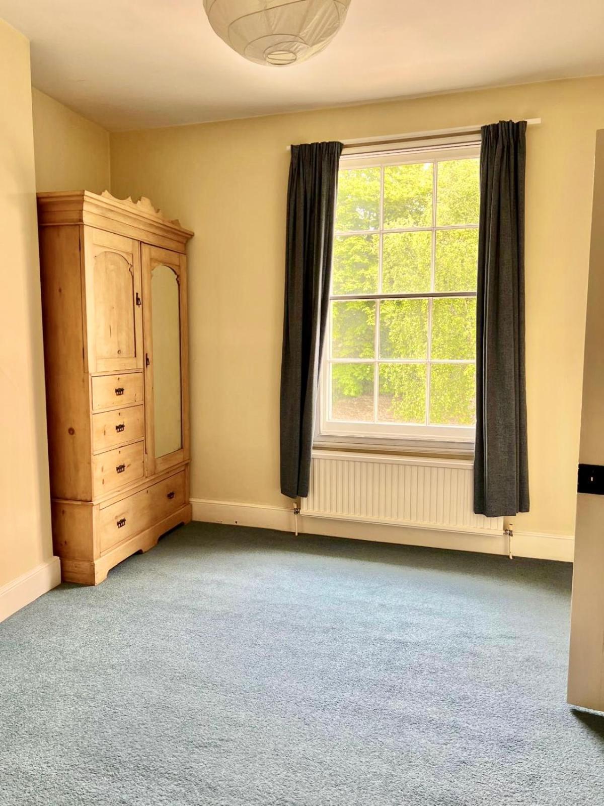 Holiday home Historic Manor House Sleeps 10, Free Parking *